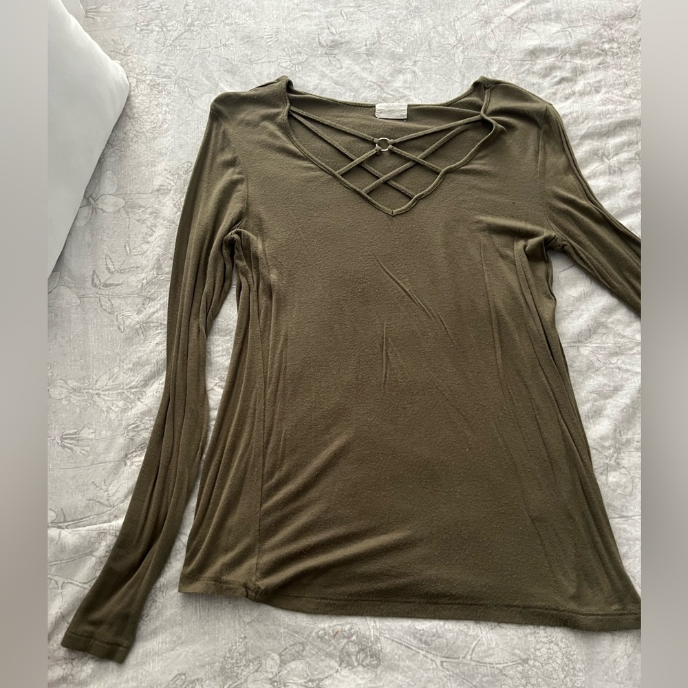 Long sleeve stretchy shirt